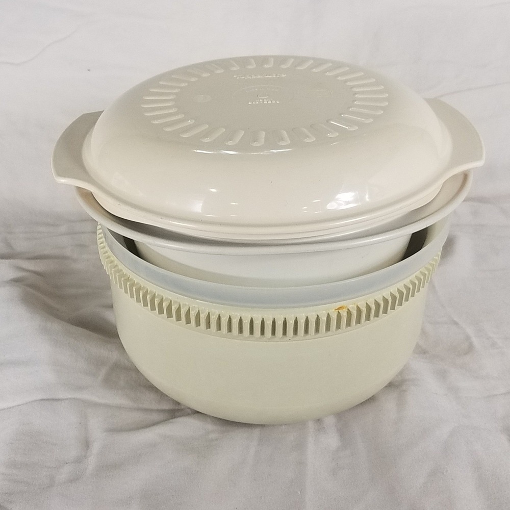 Tupperware Multi-Cooker Steamer Set 2Qt Almond Vintage Good 4-Piece Stackable